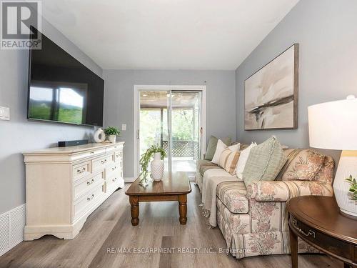52 Stapleton Avenue N, Hamilton, ON 
