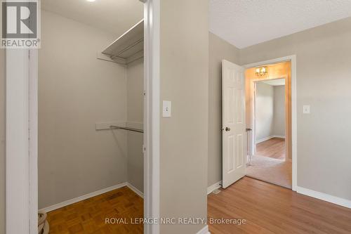 Walk-in closet i second bedroom - 81 - 286 Cushman Road, St. Catharines (Carlton/Bunting), ON 