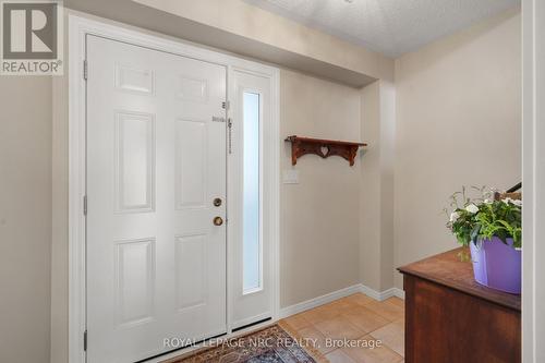 Foyer with closet to welcome guests - 81 - 286 Cushman Road, St. Catharines (Carlton/Bunting), ON 