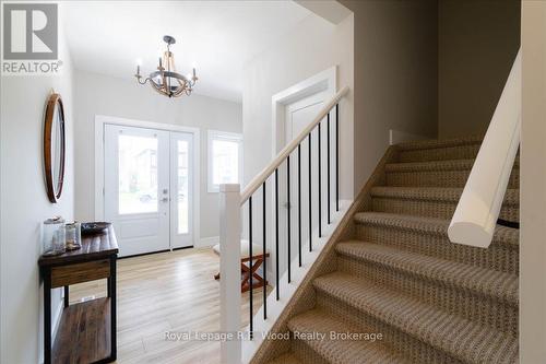 72 Trailview Drive E, Tillsonburg, ON - Indoor Photo Showing Other Room