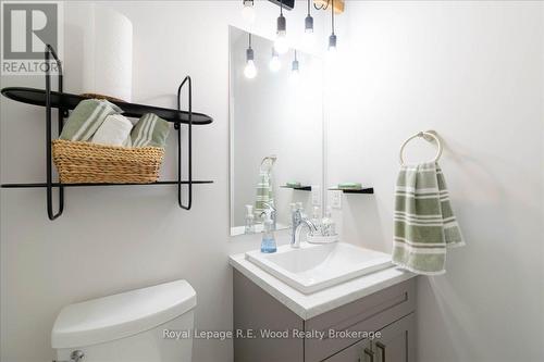 72 Trailview Drive E, Tillsonburg, ON - Indoor Photo Showing Bathroom