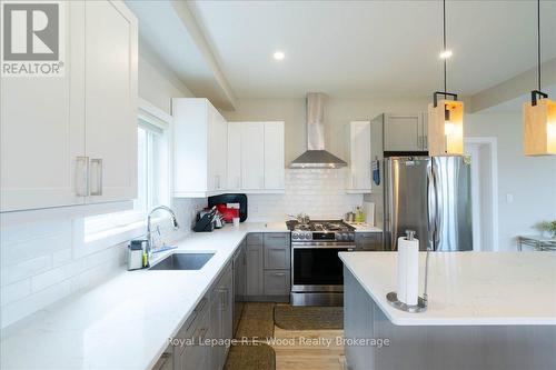 72 Trailview Drive E, Tillsonburg, ON - Indoor Photo Showing Kitchen With Upgraded Kitchen