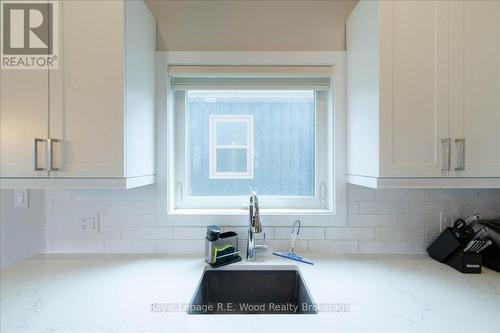 72 Trailview Drive E, Tillsonburg, ON - Indoor Photo Showing Kitchen