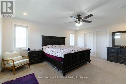 72 Trailview Drive E, Tillsonburg, ON - Indoor Photo Showing Bedroom