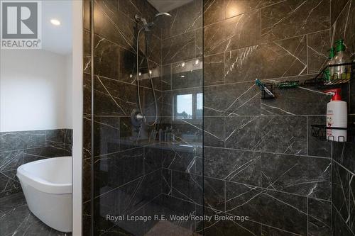 72 Trailview Drive E, Tillsonburg, ON - Indoor Photo Showing Bathroom
