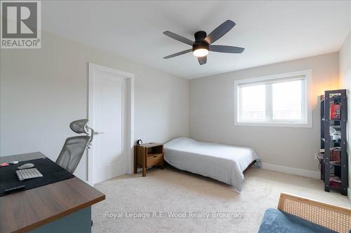 72 Trailview Drive E, Tillsonburg, ON - Indoor Photo Showing Bedroom