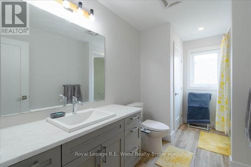 72 Trailview Drive E, Tillsonburg, ON - Indoor Photo Showing Bathroom