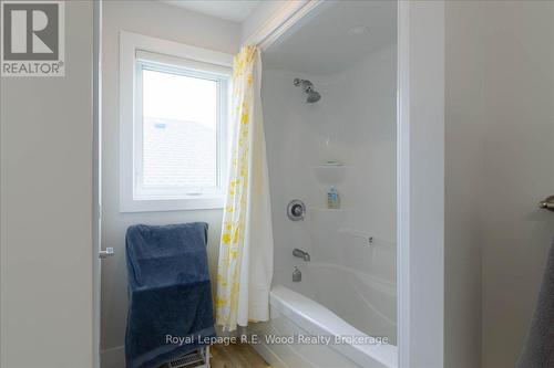 72 Trailview Drive E, Tillsonburg, ON - Indoor Photo Showing Bathroom