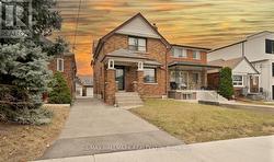 39 LANARK AVENUE Toronto, ON M6C 2B5
