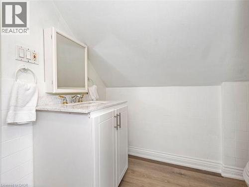 52 Stapleton Avenue N, Hamilton, ON 