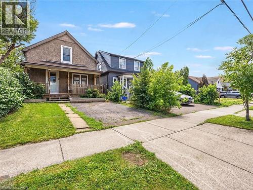 52 Stapleton Avenue N, Hamilton, ON 
