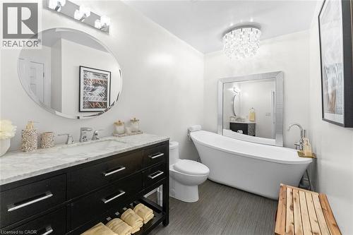 Updated Bathroom with Soaker Tub - 43 Thorold Avenue, Thorold, ON 