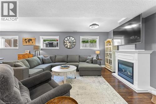 Family Room - 43 Thorold Avenue, Thorold, ON 