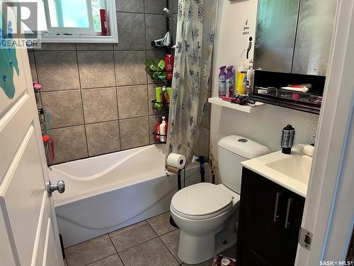 1027 7Th Avenue Ne, Moose Jaw, SK 