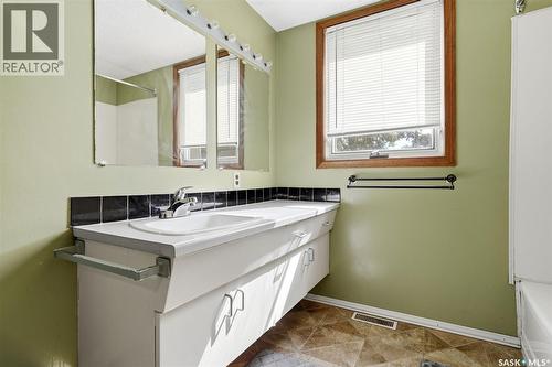 98 Oakview Drive, Regina, SK 