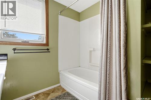 98 Oakview Drive, Regina, SK 