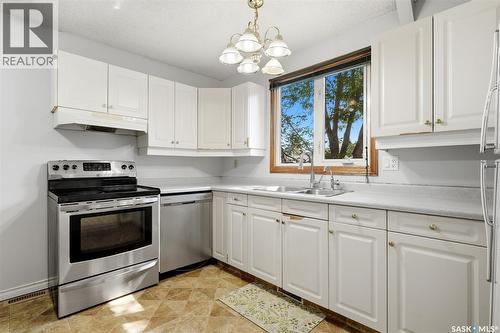98 Oakview Drive, Regina, SK 
