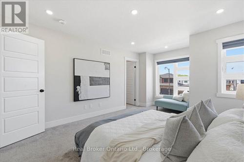 92 Moon Crescent, Cambridge, ON 