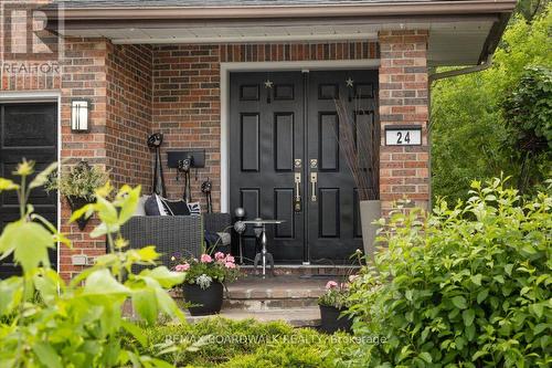 24 Hackett Street, Ottawa, ON 