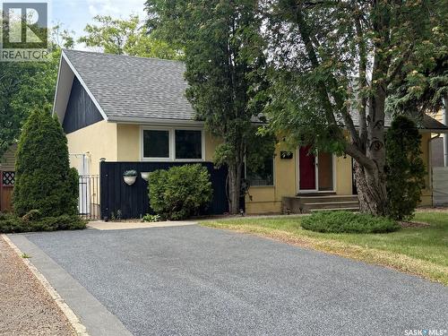 42 Spinks DRIVE  Saskatoon, SK S7H 4B8
