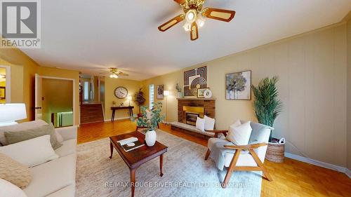 33 Pepper Tree Drive, Toronto, ON - Indoor Photo Showing Living Room