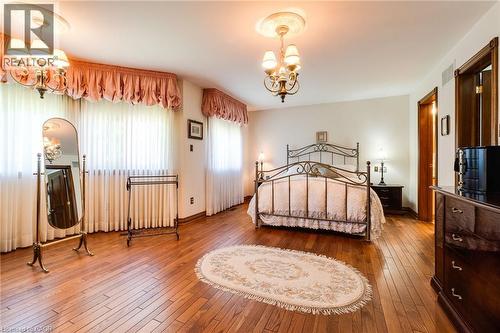 Hardwood flooring, 4-piece ensuite bath, walk-in-closet, Numerous large windows. - 2560 Rugby Road, Mississauga, ON 