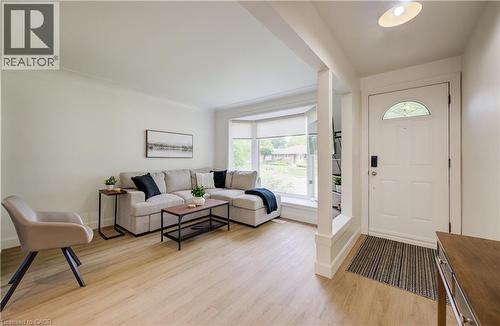 21 Culham Drive, Cambridge, ON - Indoor Photo Showing Living Room