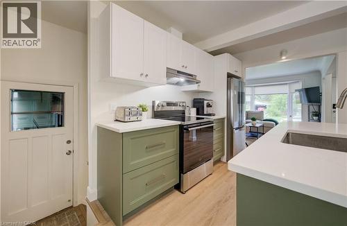 21 Culham Drive, Cambridge, ON - Indoor Photo Showing Kitchen