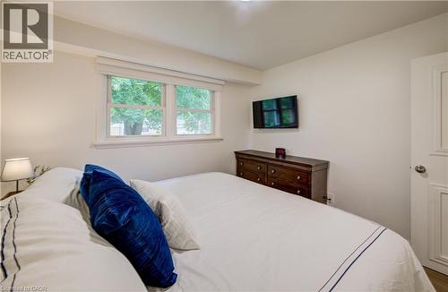 21 Culham Drive, Cambridge, ON - Indoor Photo Showing Bedroom