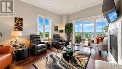 Easy access from terrace to living room - 