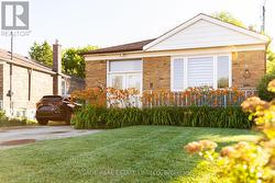 8 LOMBARDY CRESCENT Toronto, ON M1K 4N8