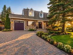 1690 Rue Tillemont  Brossard, QC J4W 2H8