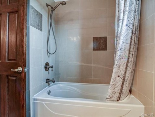 Salle de bains - 1690 Rue Tillemont, Brossard, QC - Indoor Photo Showing Bathroom