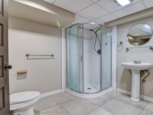 Salle de bains - 1690 Rue Tillemont, Brossard, QC - Indoor Photo Showing Bathroom