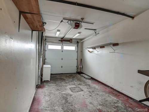 Garage - 1690 Rue Tillemont, Brossard, QC - Indoor Photo Showing Garage