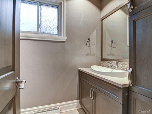 Salle de bains - 1690 Rue Tillemont, Brossard, QC - Indoor Photo Showing Bathroom