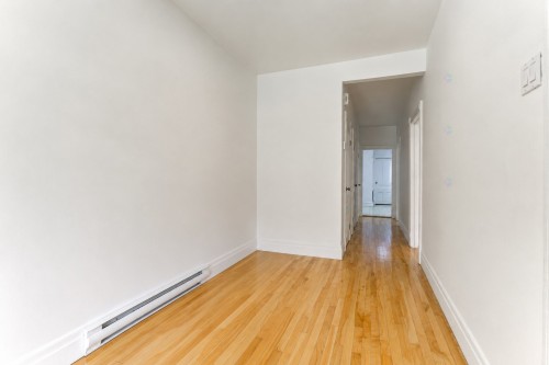 Mud Room - 4249 Av. Des Érables, Montréal (Le Plateau-Mont-Royal), QC 