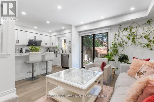 1118 Avondale Drive, Oakville, ON 