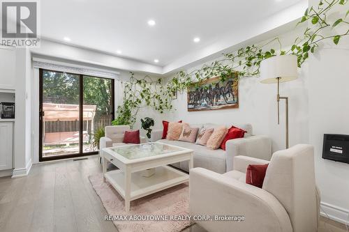 1118 Avondale Drive, Oakville, ON 