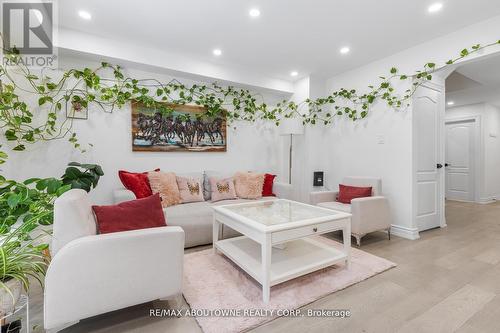 1118 Avondale Drive, Oakville, ON 