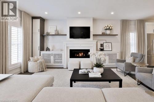 6 Iroquois Avenue, Mississauga, ON - Indoor Photo Showing Living Room With Fireplace