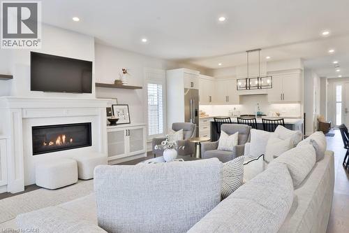 6 Iroquois Avenue, Mississauga, ON - Indoor Photo Showing Living Room With Fireplace