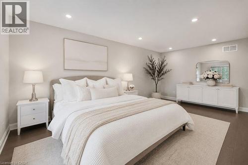 6 Iroquois Avenue, Mississauga, ON - Indoor Photo Showing Bedroom