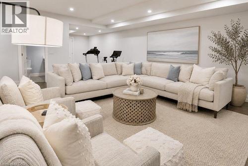 6 Iroquois Avenue, Mississauga, ON - Indoor Photo Showing Living Room