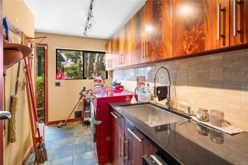 314 Bessborough Ave, View Royal, BC 