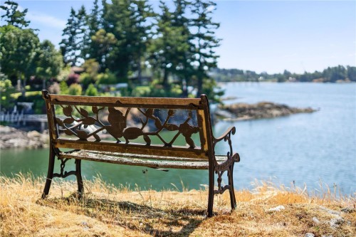 314 Bessborough Ave, View Royal, BC 