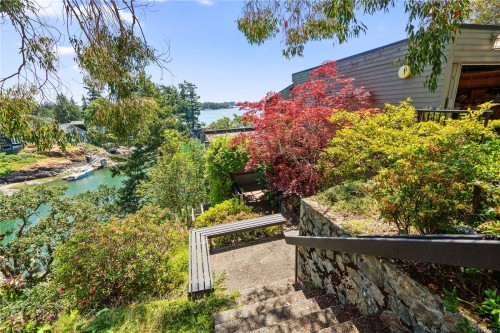 314 Bessborough Ave, View Royal, BC 