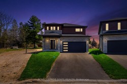 23 Woodvalley Court  Hamilton, ON L9B 2S7
