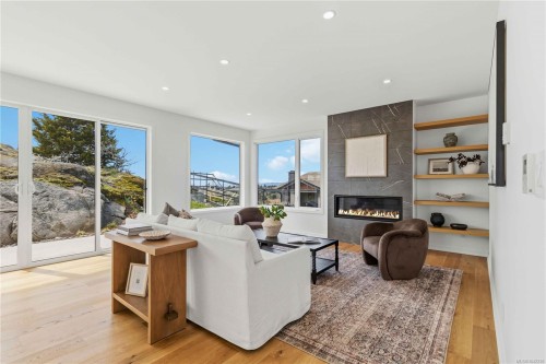 3700 Kootenay Pl, Saanich, BC 