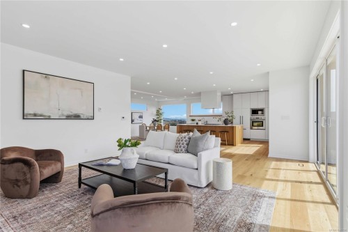 3700 Kootenay Pl, Saanich, BC 